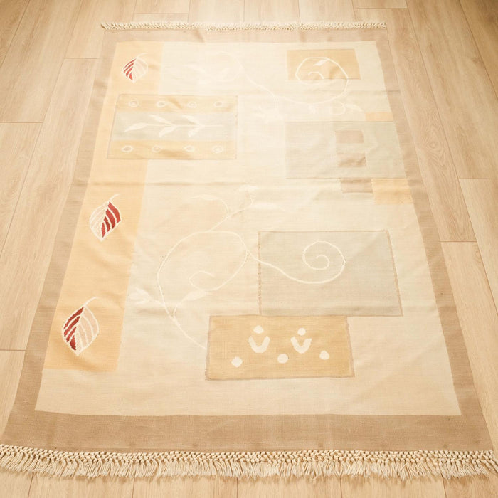Çiçek Desenli El Dokuma Kilim — yün