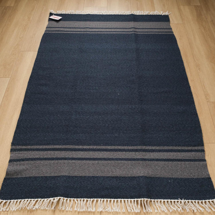 Çizgi Desenli Makine Dokuma Kilim — modern tasarım