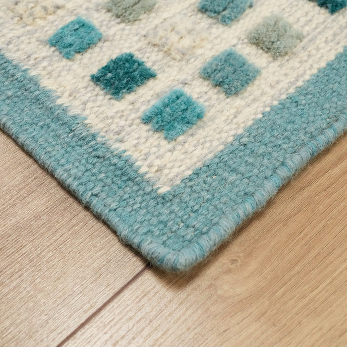 El Dokuma Çerçeve Desenli Mavi Yün Kilim