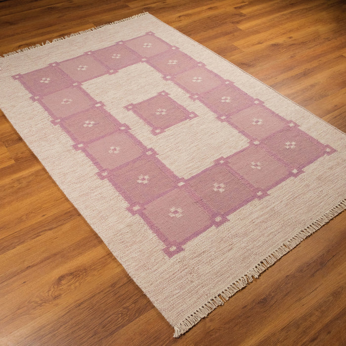 El Dokuma Geometrik Desenli Pembe Kilim, 140x200 cm — Halıcızade