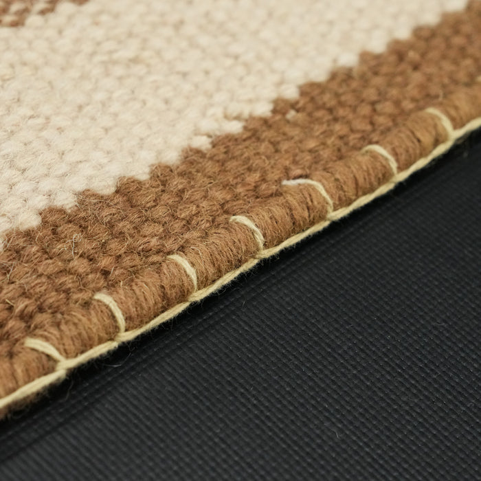 El Dokuma Patchwork Desenli Kahverengi Yün Kilim — yatak odası halısı