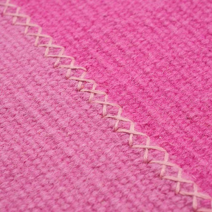El Dokuma Patchwork Desenli Pembe Yün Kilim — 140x200 cm