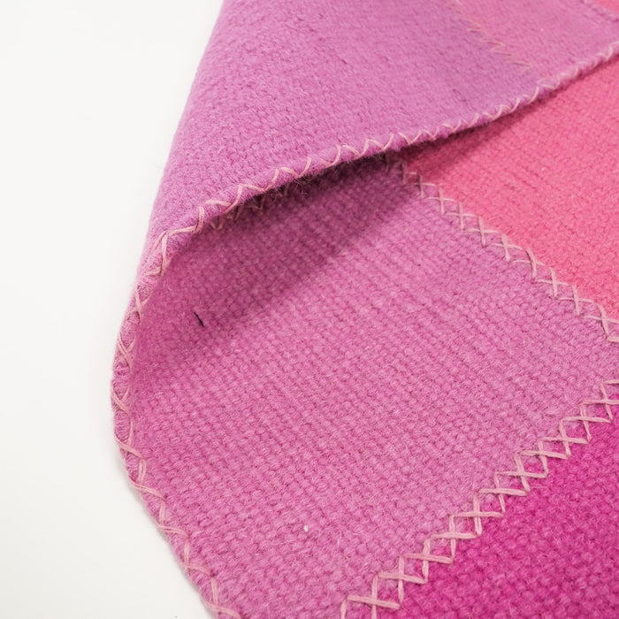 El Dokuma Patchwork Desenli Pembe Yün Kilim