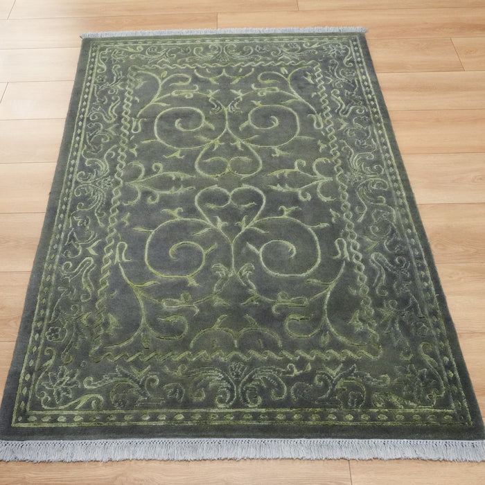 El Dokuma Yün Çerçeve Desenli Yeşil Halı — 120x180 cm