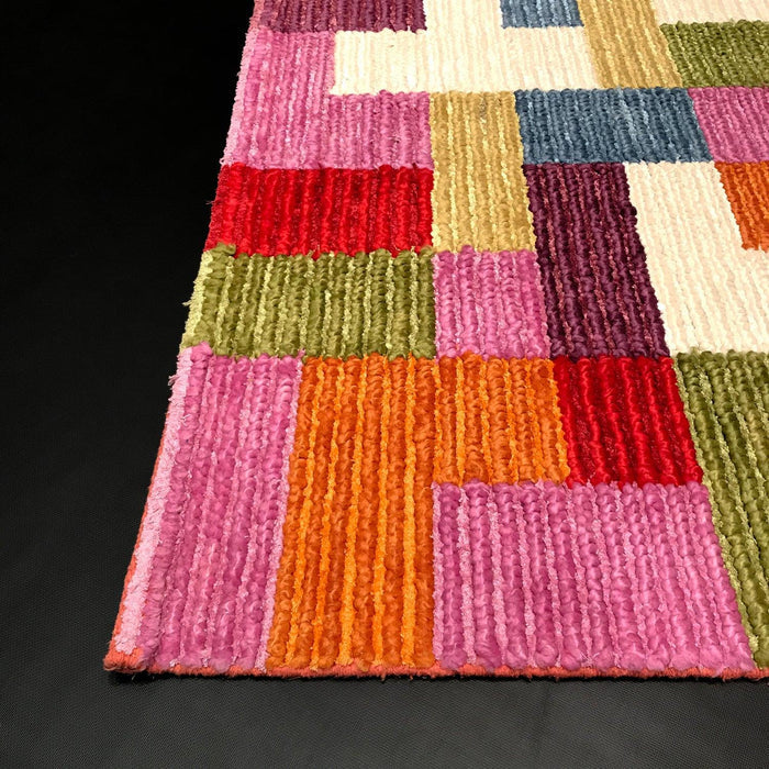 Geometrik Desenli El Dokuma Halı — bambu