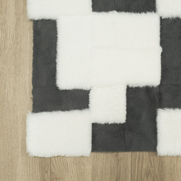 Geometrik Desenli Peluş Post Halı