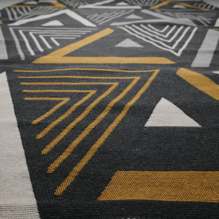 Kehribar Serisi Geometrik Desenli Makine Dokuma Genç Odası Kilim — antialerjik