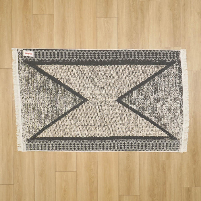 Kehribar Serisi Makine Dokuma Gri Geometrik Desenli Kilim
