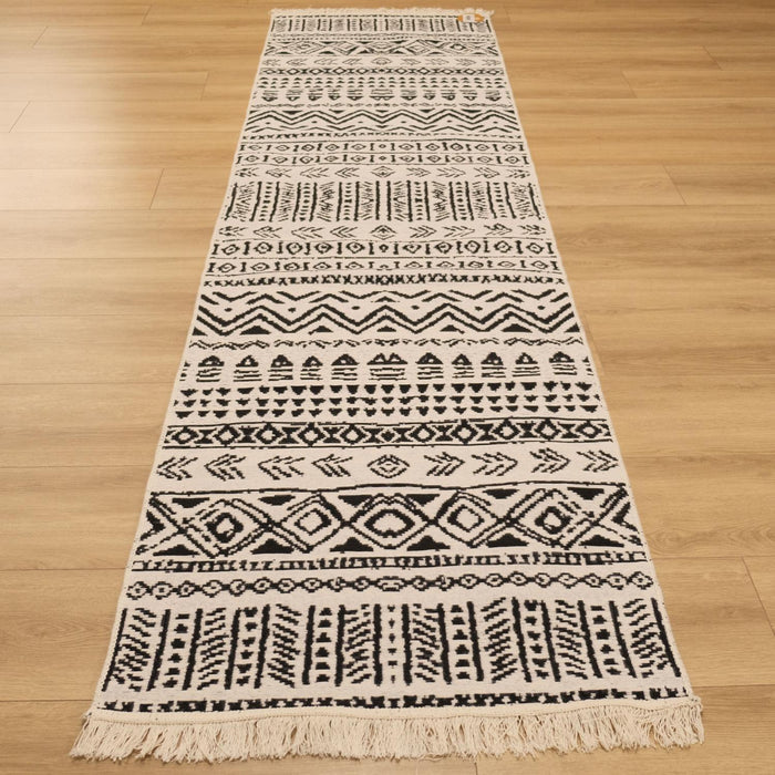 Kehribar Serisi Makine Dokuma Siyah Geometrik Desenli Kilim