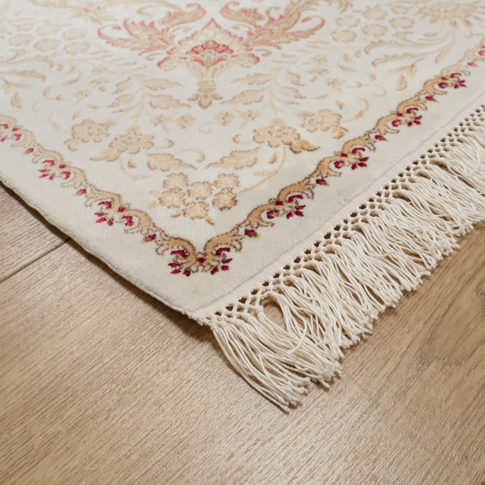 Makine Dokuma Çiçek Desenli Krem İpekli Halı — bambu