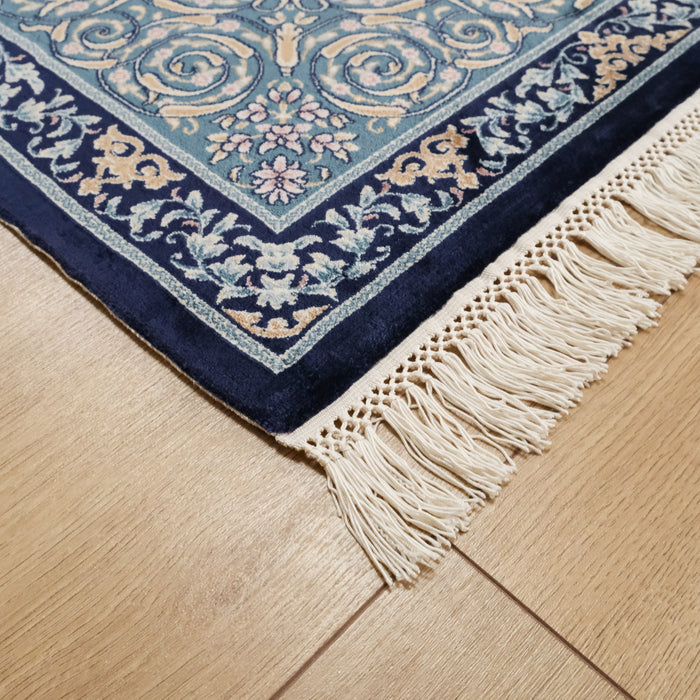 Makine Dokuma İpek Saçaklı Çerçeve Desenli Lacivert Halı — bambu