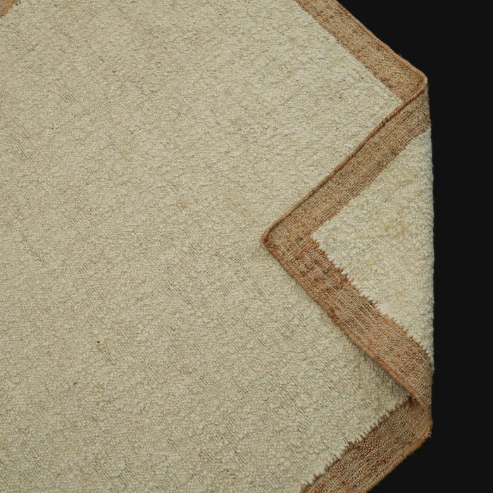 Otto Jüt Serisi El Dokuma Sade Desenli Krem Halı — modern tasarım