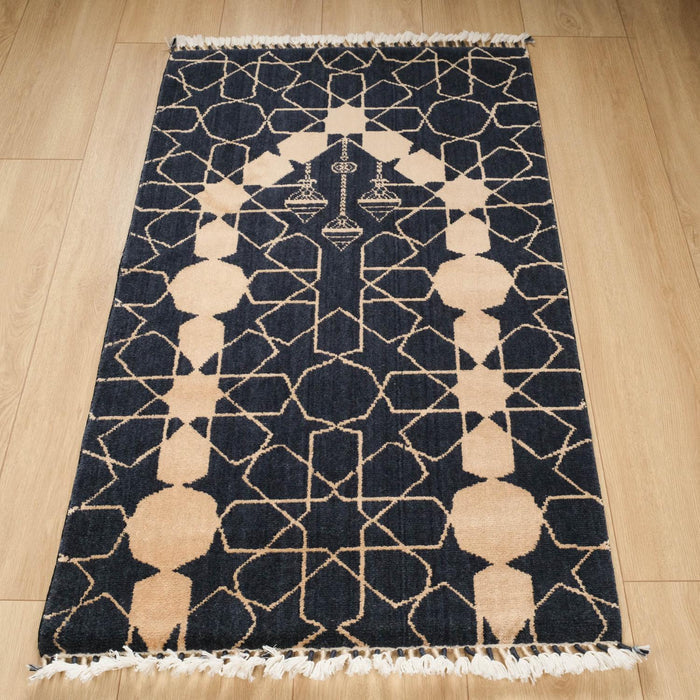 Seccade Desenli Makine Dokuma Halı — 80x130 cm
