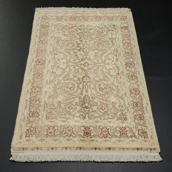 Sultanahmet Serisi El Dokuma Krem Çerçeve Desenli Halı — 98x55 cm