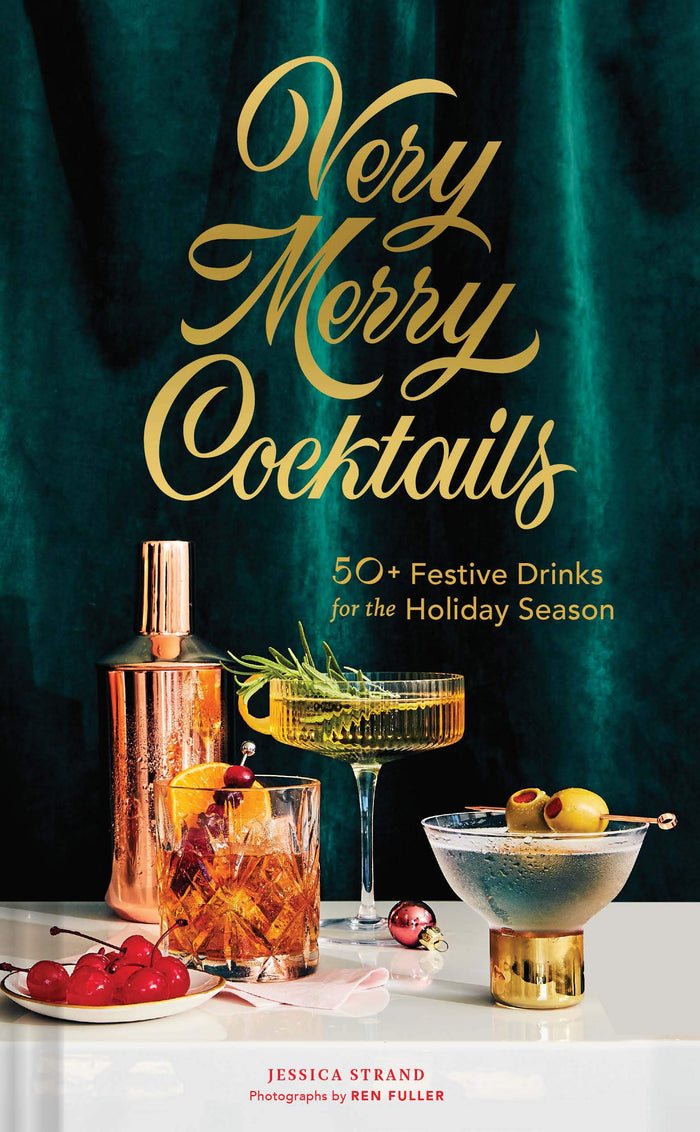 Very Merry Cocktails: 50+ Festive Drinks for the Holiday Season (Jessica Strand)